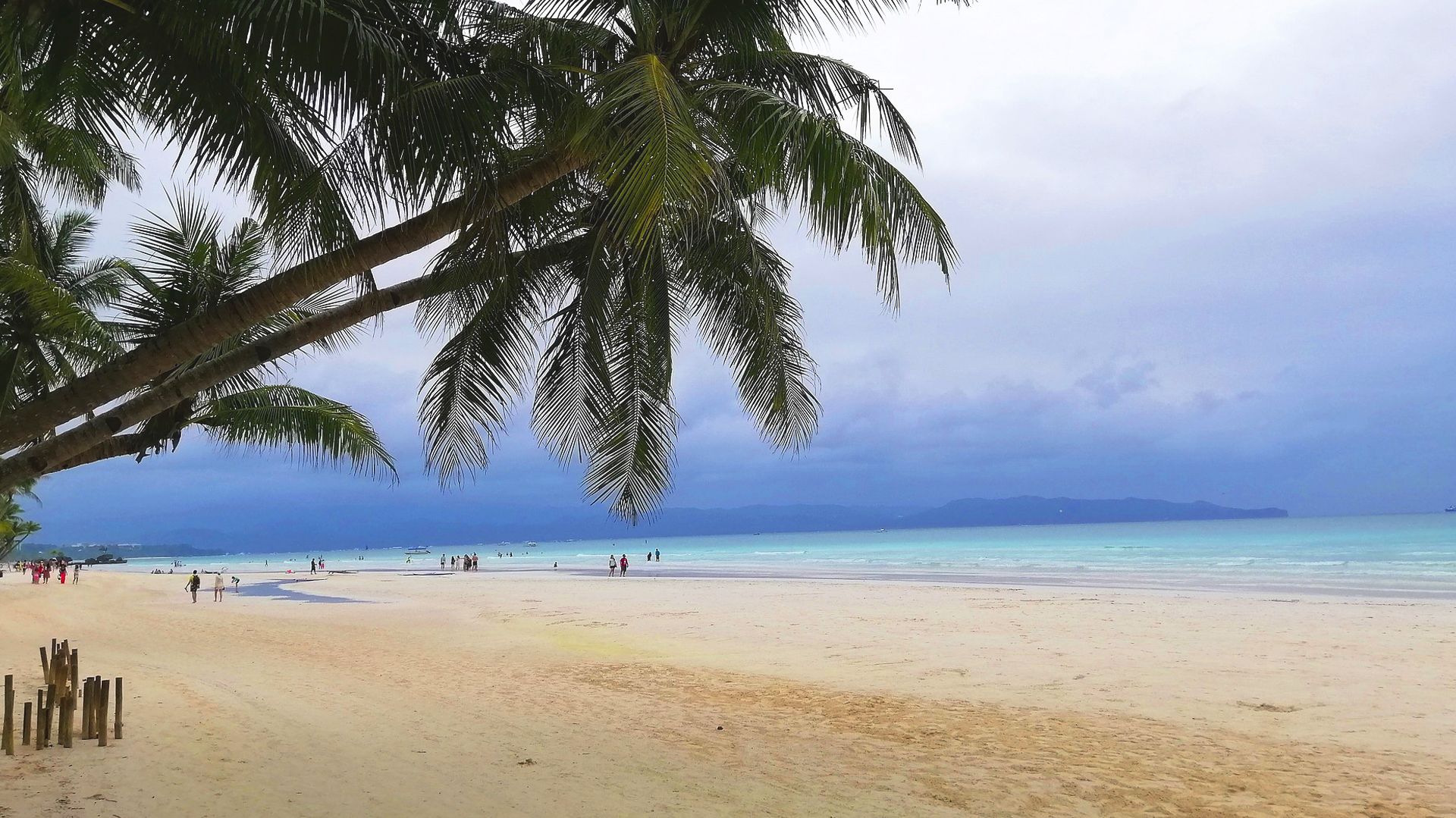 The Sand Wars:
Boracay Vs Baywalk